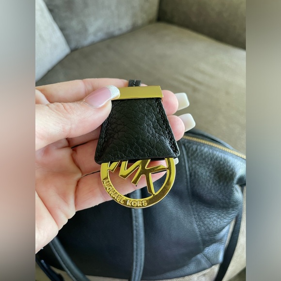 Michael Kors Riley large black pebbled leather crossbody handbag satchel! - Picture 10 of 16